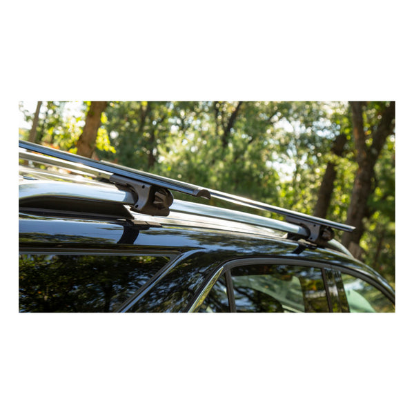 Curt 53-3/8in Aluminum Universal Roof Rack Crossbars